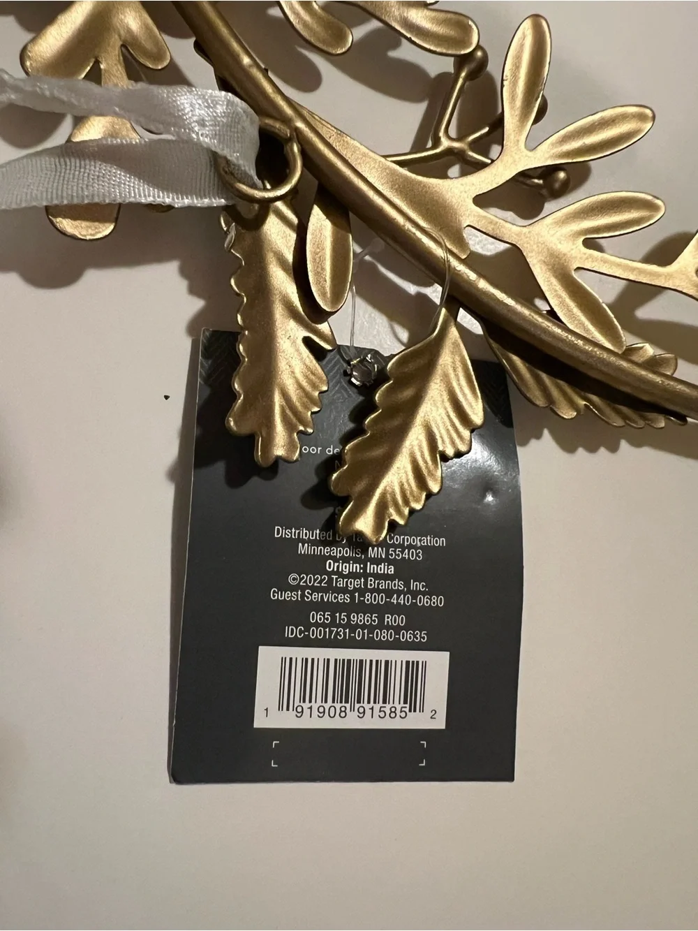 NWT METAL THRESHOLD HOLIDAY WREATH.